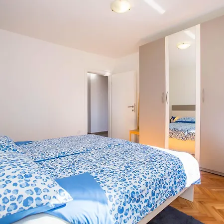 Ivan Apartman *