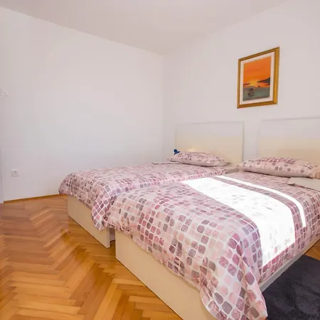 Ivan Apartman *
