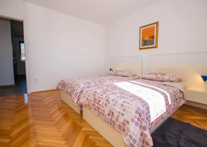 Ivan Apartman *